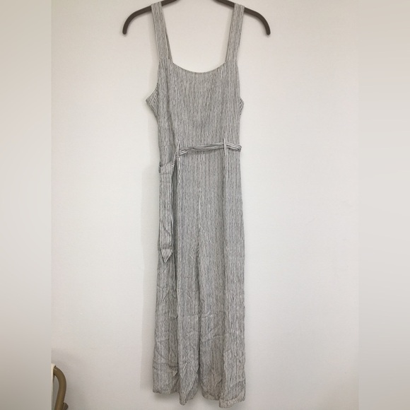NWT American Eagle Outfitters White Gray Stripped Sleeveless Jumpsuit size 4​​ - Picture 1 of 6